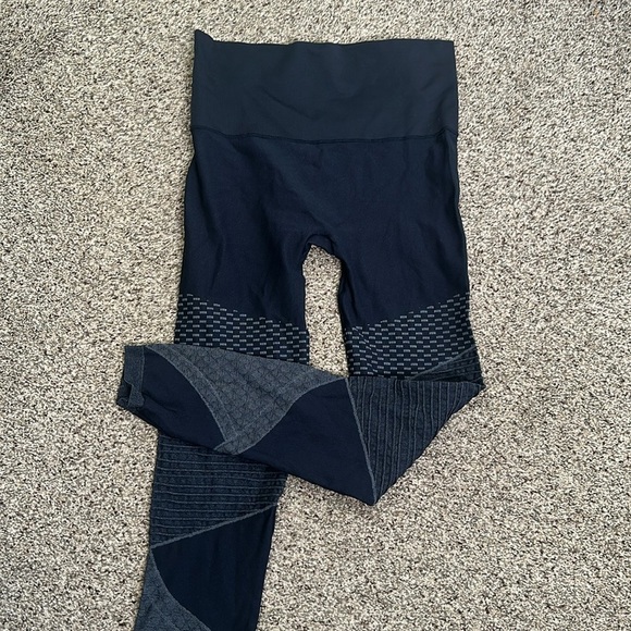 Spanx navy blue leggings size large - Picture 6 of 8